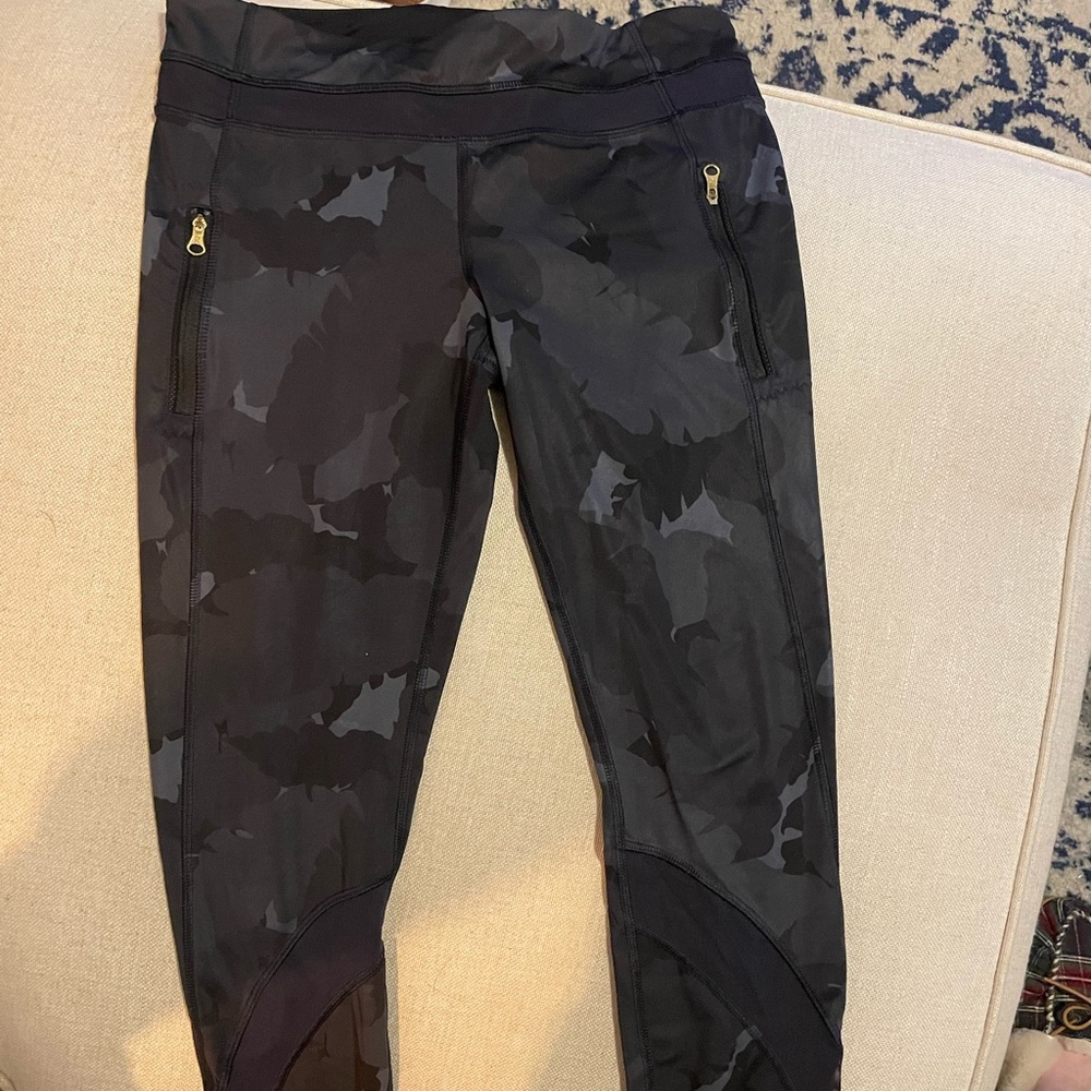Lululemon camo leggings, blue and gray, size 8